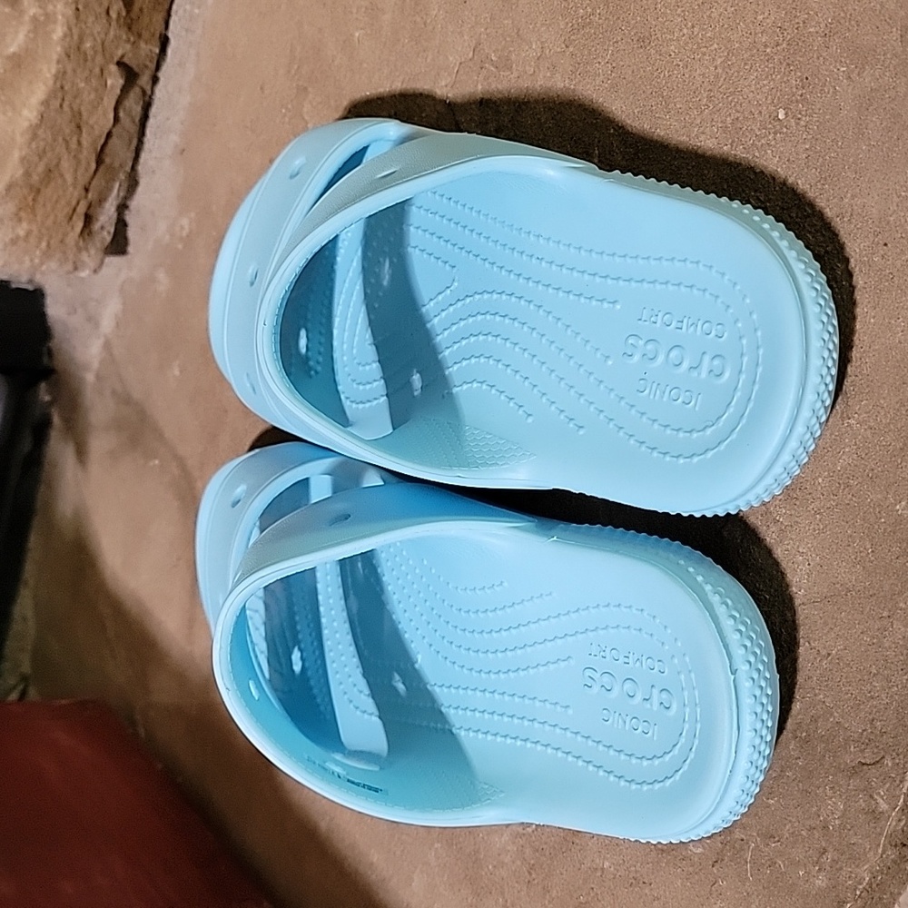 New Crocs Sandels - Picture 2 of 4